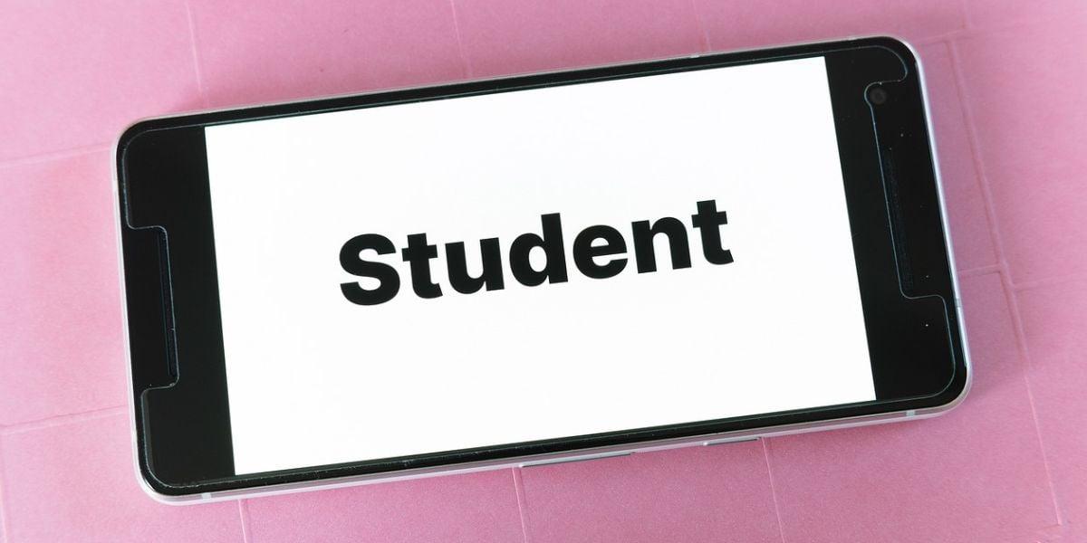 Cheap Contract Phones for Students